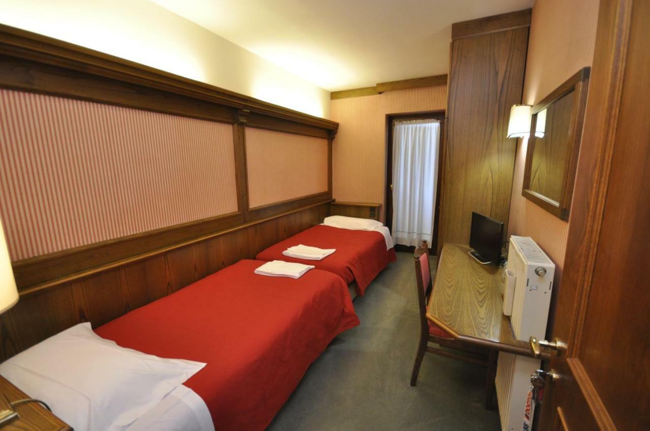 Hotel La Lepre Bianca Галлио Экстерьер фото